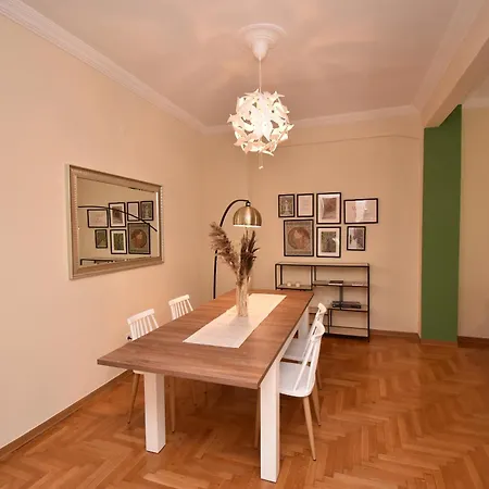 Huge N Happy Apartament *