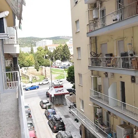 Apartament Huge N Happy Saloniki