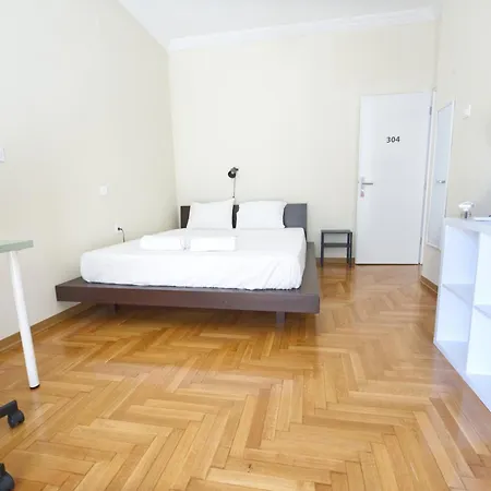 Huge N Happy Апартаменти Салоніки